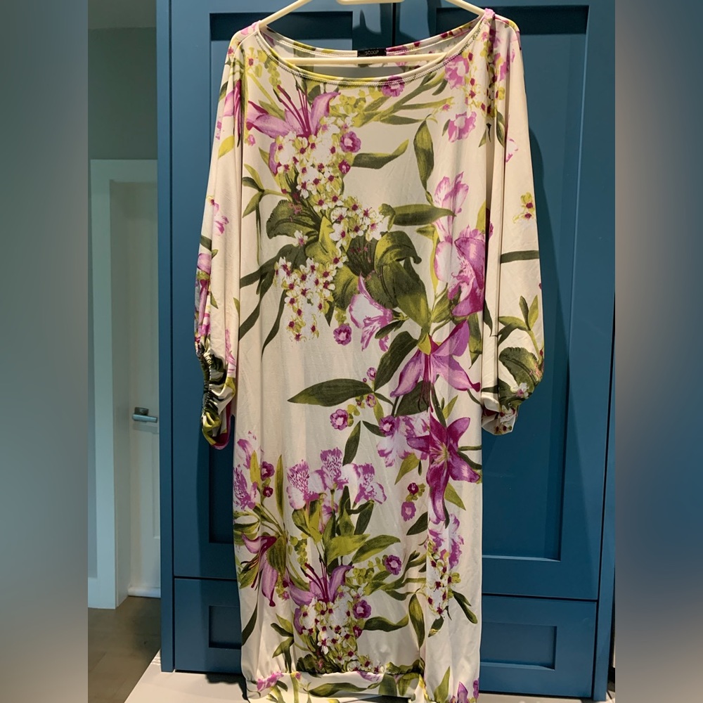 Flattering Easy-Fit Floral Batwing Midi Dress with Belt